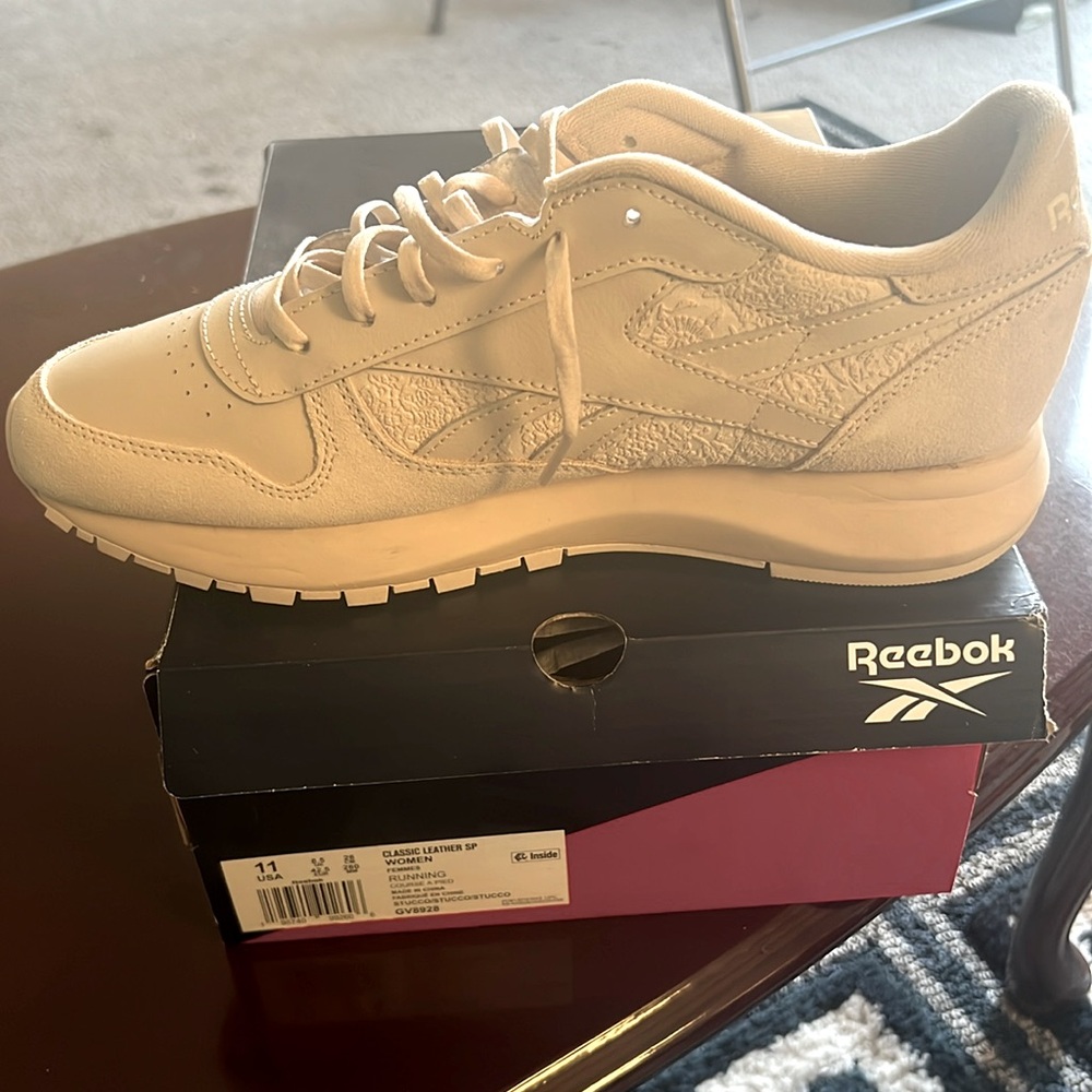 Women’s Reebok classic leather sp